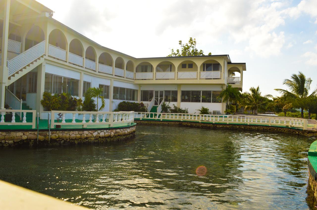 Sahara Dela Mer Inn Montego Bay Exterior photo